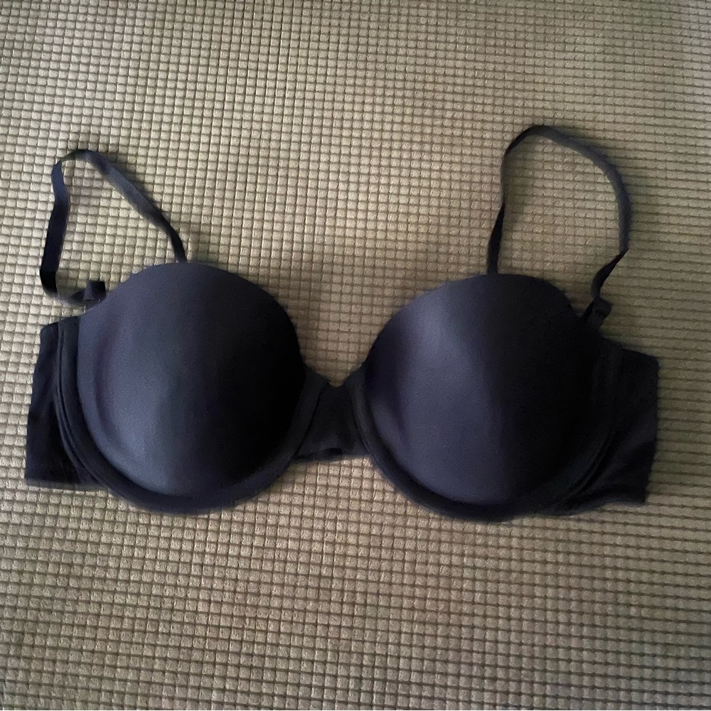 EUC. Victoria’s Secret convertible, black bra.